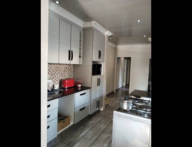 3 BEDROOM FREESTANDING TO LET IN BIRCH ACRES